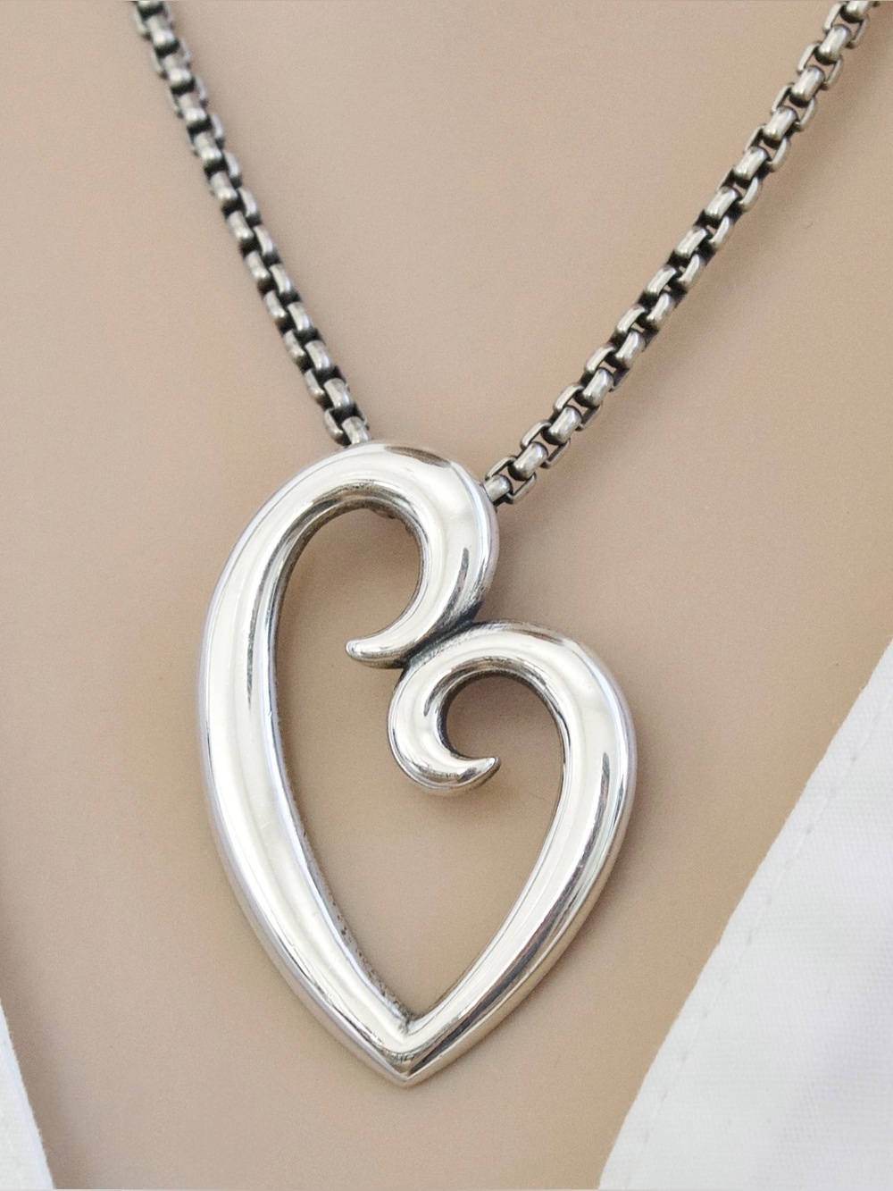 James Avery Mother’s Love Heart Pendant with 18” Box Chain Necklace